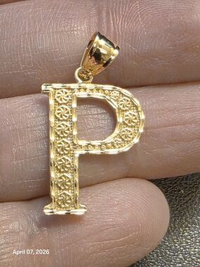 💛18k Gold Letter P Pendant